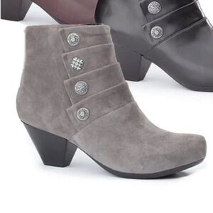 New Dansko Baker Grey Suede Pleated Boot Size 39